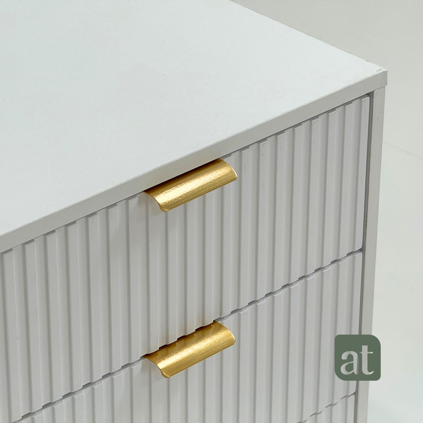 Buró 3 cajones para recámara minimalista - blanco