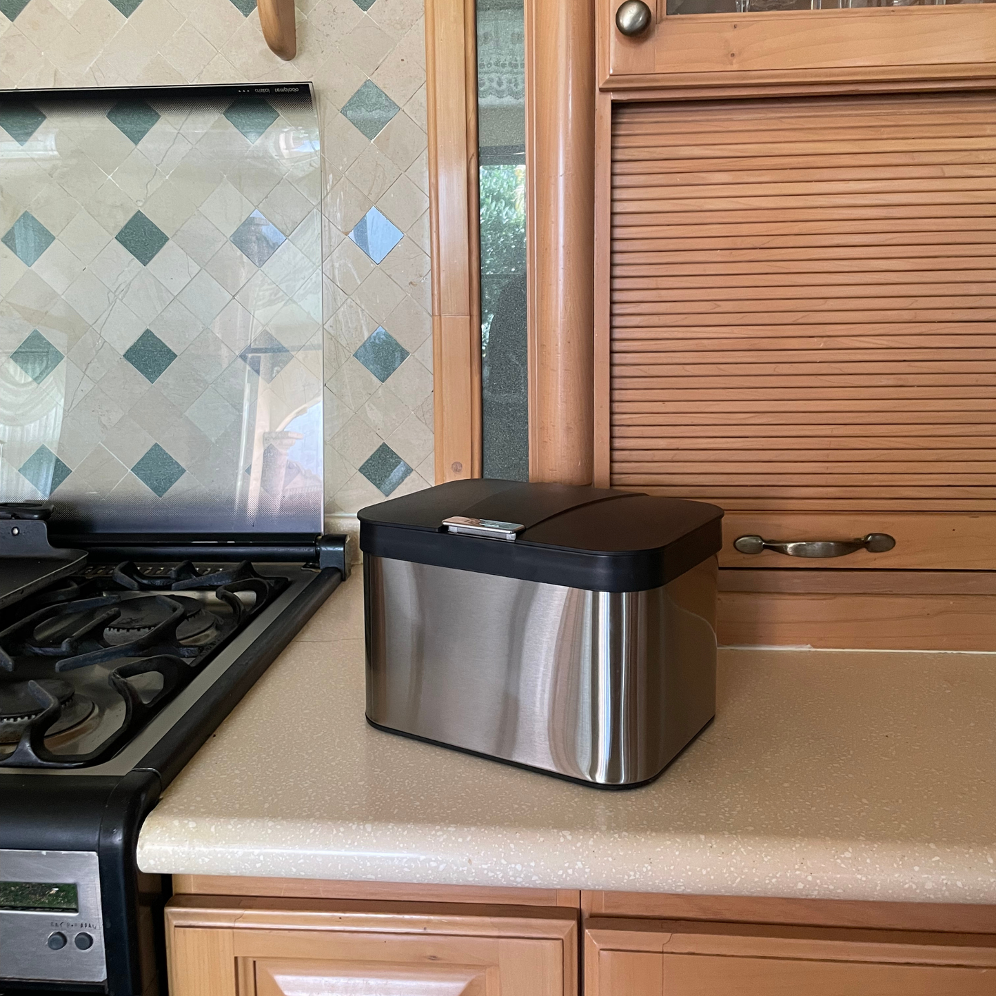 Bote de basura pequeño de repisa para cocina 5 Litros con tapa