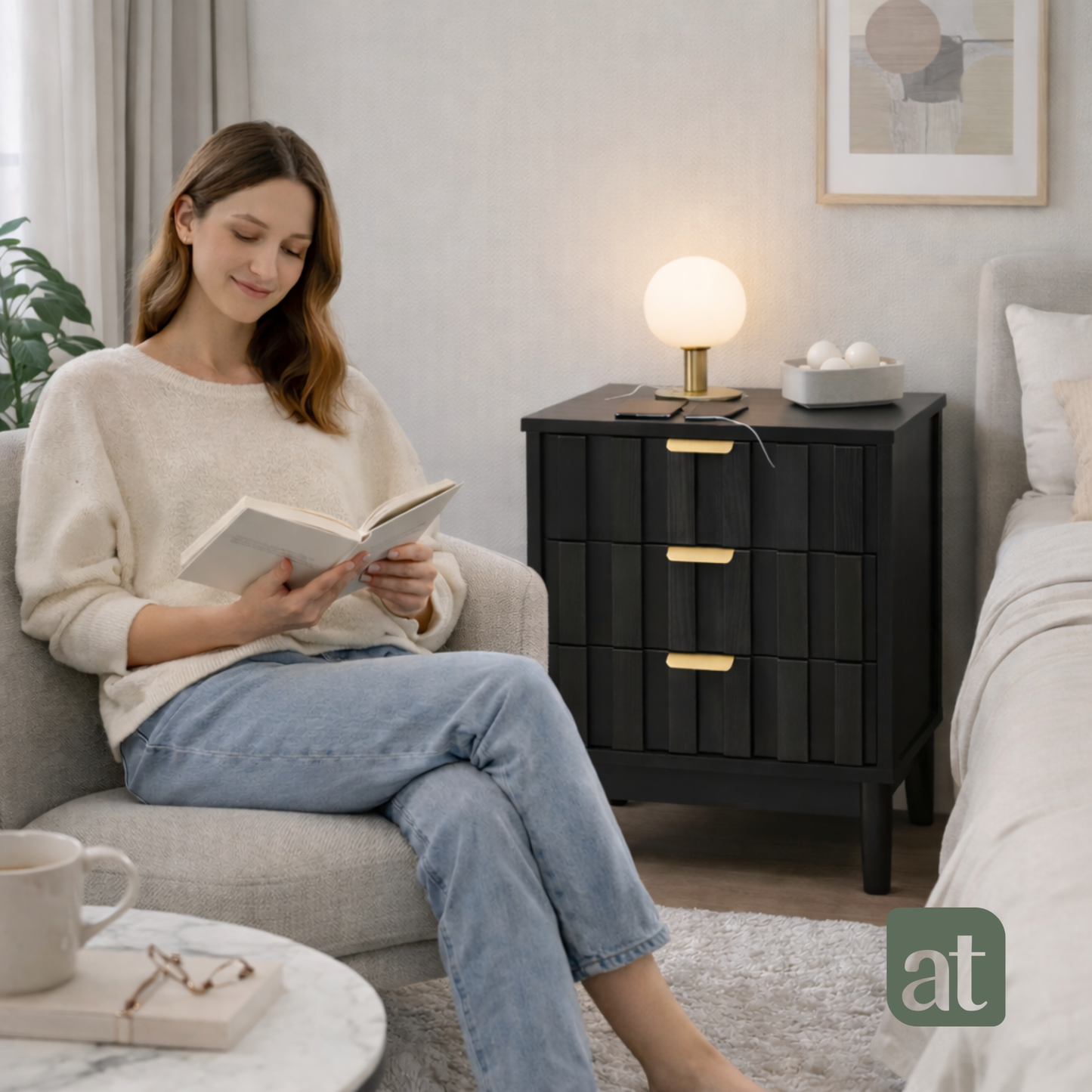 ALTALIA DECO HOME Buró para Recámara Moderno - Mesa de Noche 3 Cajones Almacenamiento - Buro Minimalista Lambrín - 60x48x40cm - Buro Madera MDF - Buros Recámara Mesita Noche Auxiliar (Negro 3 Cajones)